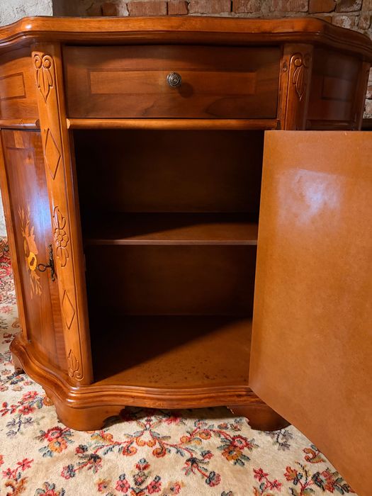 Красив старинен скрин