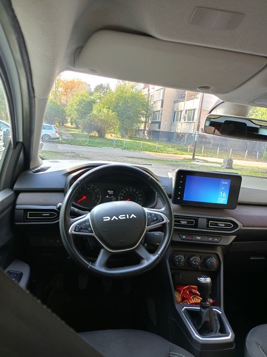 Продавам дачия Сандеро3 2023г.1000куб.еко газ