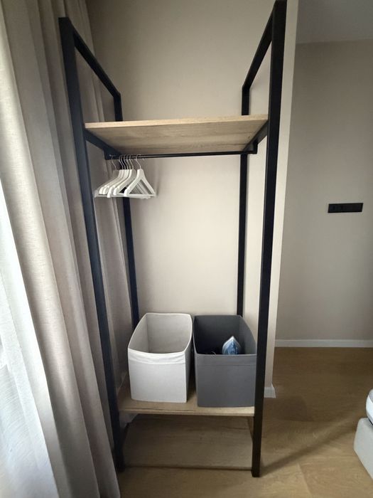 Отворен гардероб с етажерки 2 модела