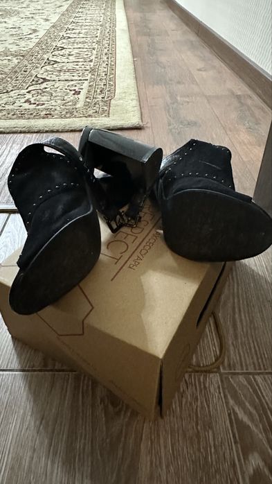 Продам туфли черные 40 размер