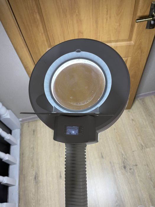 Лампа-лупа косметологическая