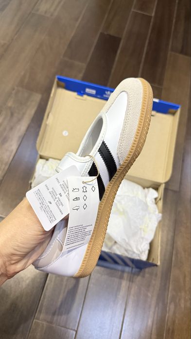 Продам новые кроссовки