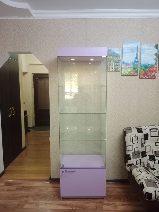 Продам  витрину.