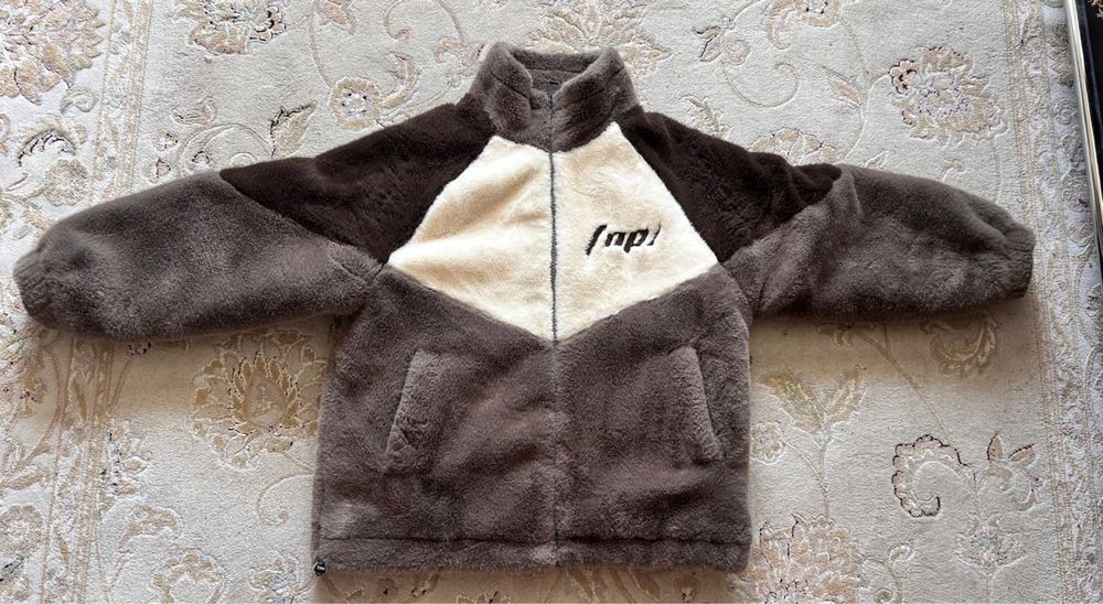 Продам куртку осень весна