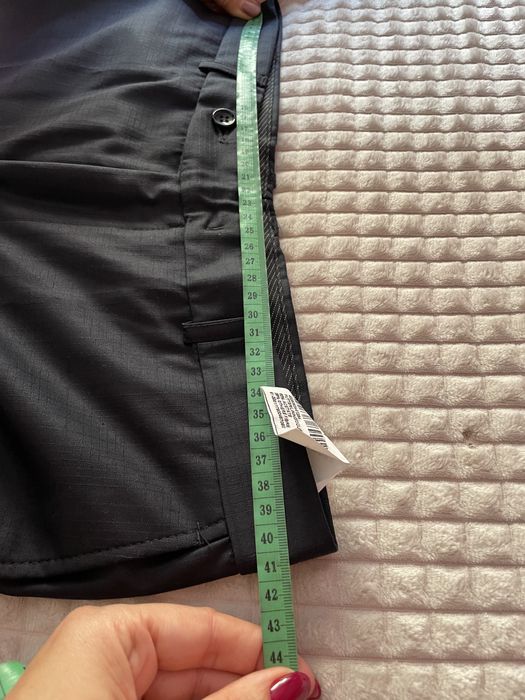 Costum Hugo Boss nepurtat 48