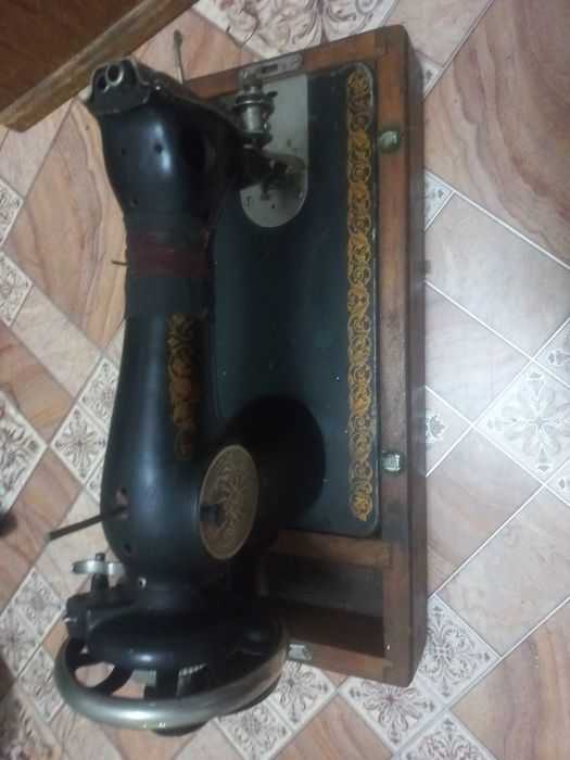 Продам швейную машинку