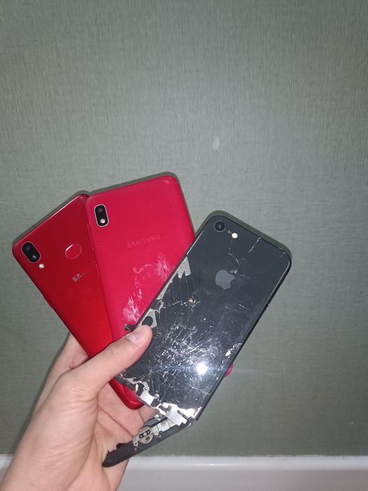 iphone 8 сломаный, Samsung A10, Samsung a11 если не ошыбаюсь