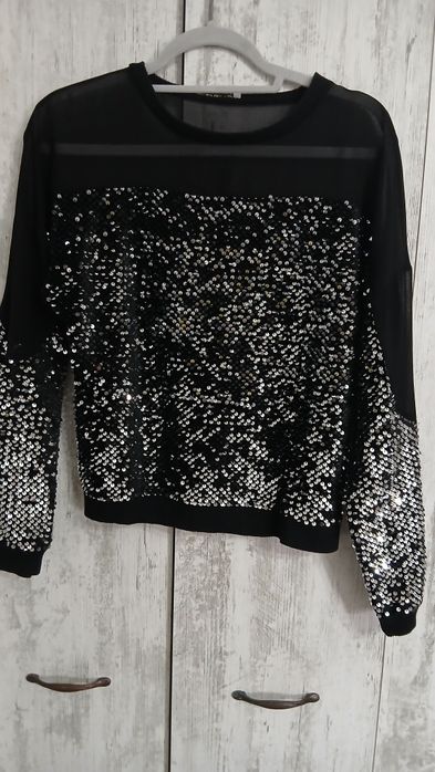 Елегантна блуза с пайети размер М