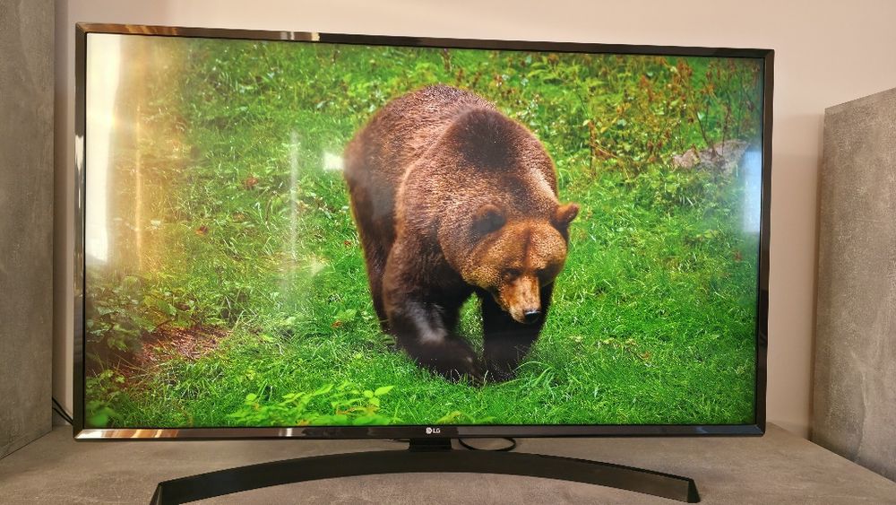 Vând SMART LG bine întreținut mai