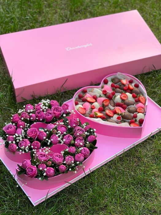 Клубника и малина в шоколаде для подарка