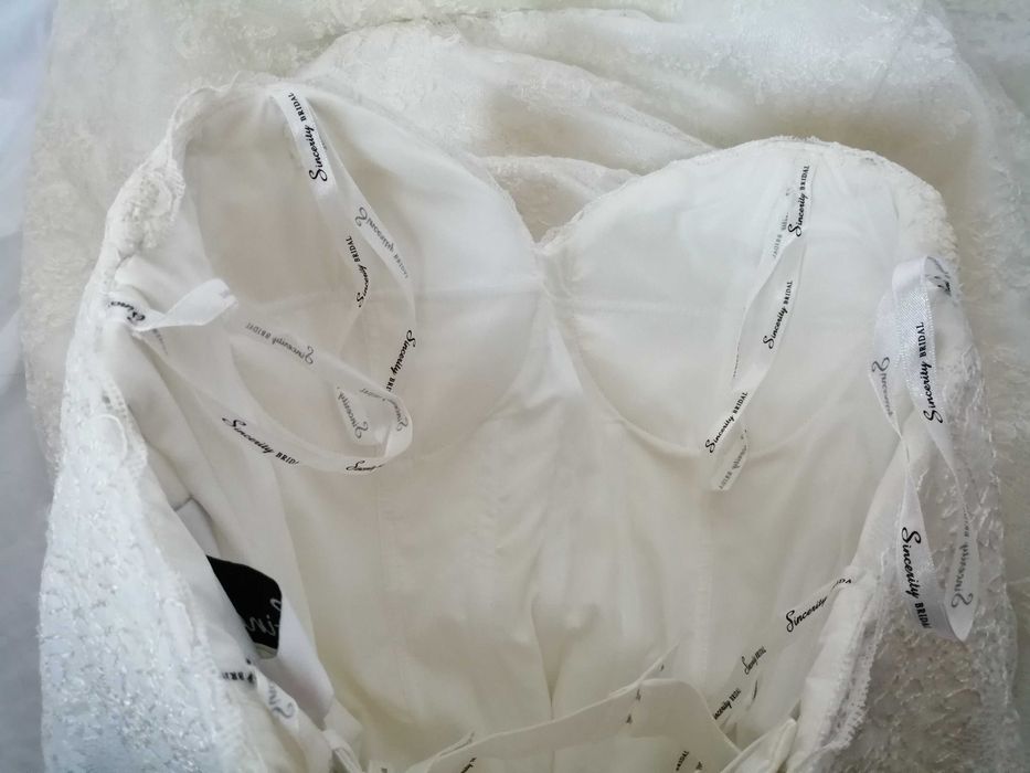 Сватбена рокля Sincerity Bridal р-р L-XL - цвят слонова кост