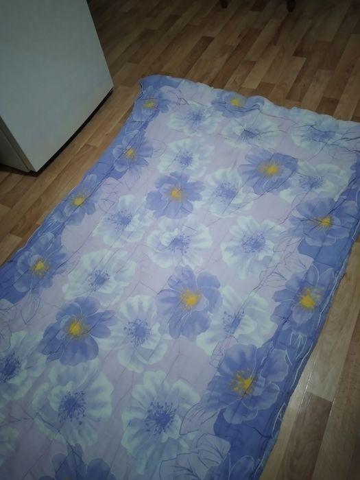 Отдам Одеяло за шоколадку.Теплое,хорошее.