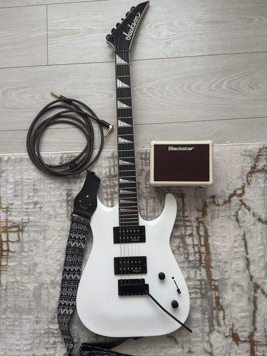Электрогитара Jackson JS22 dinky + комбик Blackstar Fly3 + аксессуари