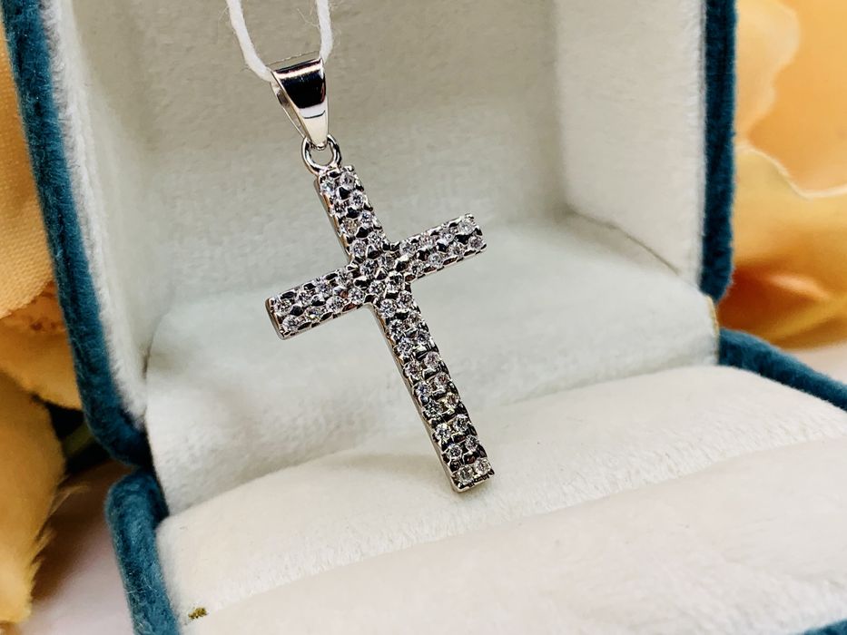 Классический золотой кулон – Крест Христианский с бриллиантами