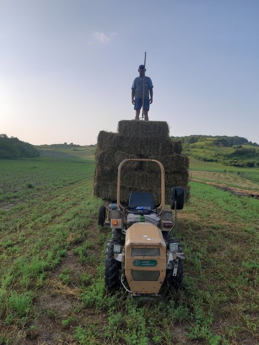 Vând tractoras de 23 cai