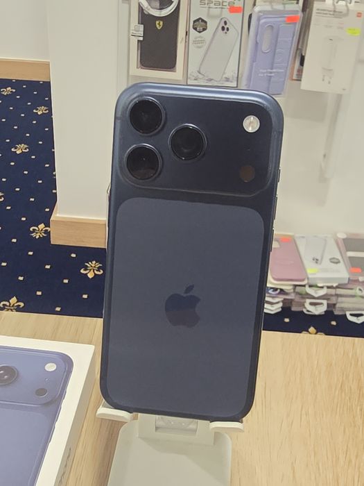 Iphone 17 pro 256gb deep blue - stare absolut impecabila - Baterie 98% - garantie