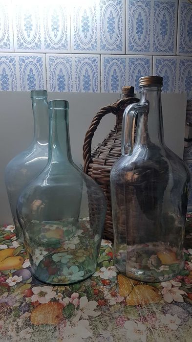 Borcane, damigene și canistre din plstic