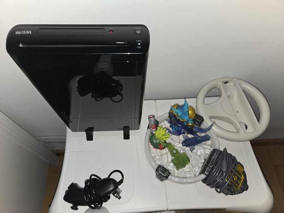 Wii U complet cu Mariokart 8 preinstalat si Wii Fit U