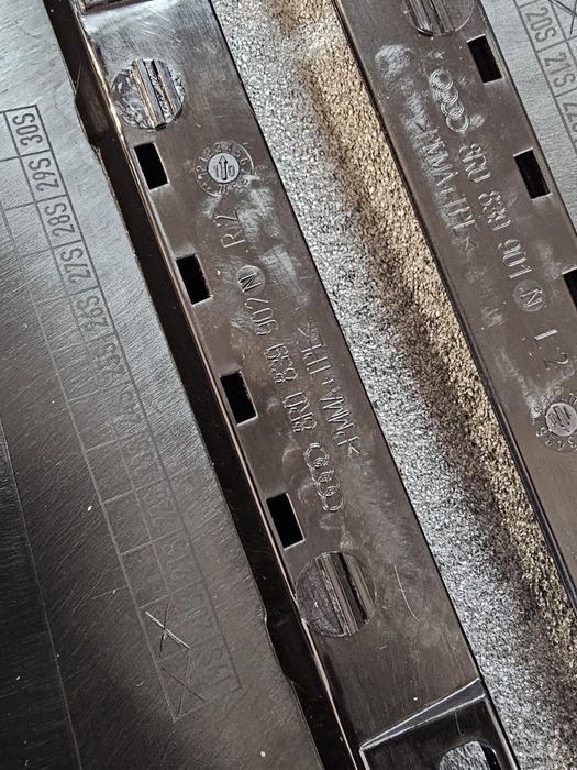 trimuri exterioare noi originale audi q5 2009 - 2017

cod oe:
8r0 837