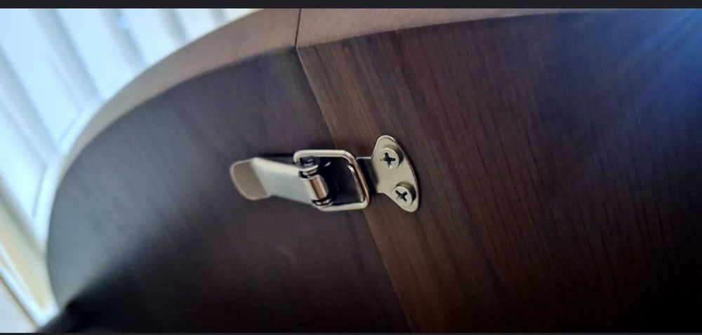 Трапезна маса кръгла от дърво ф110 см