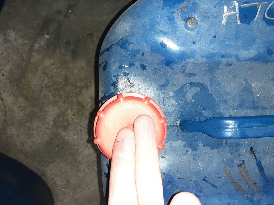 Пластмасови бутилки от минерална вода, туби,каси от бира амбалаж