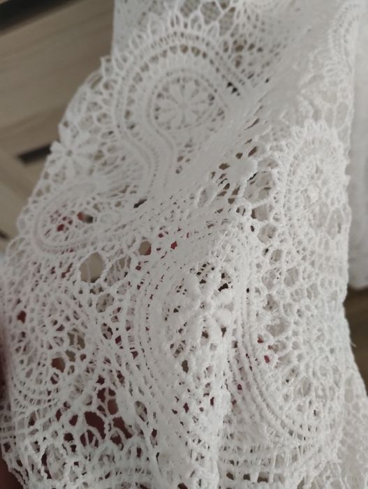 Rochie alba de dantelă