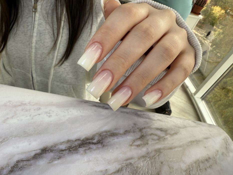 Нужны модели на маникюр