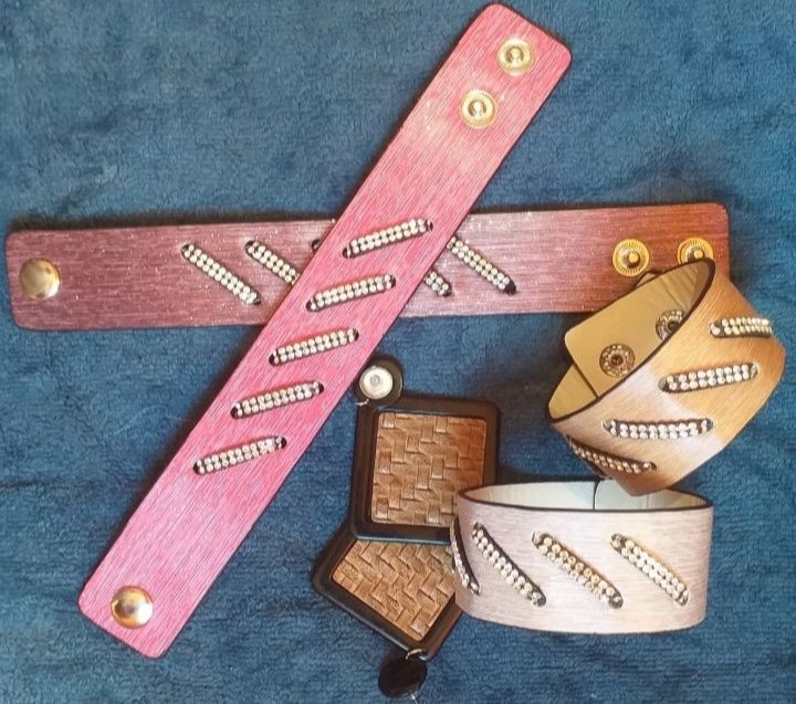 Гривни, обеци, колие