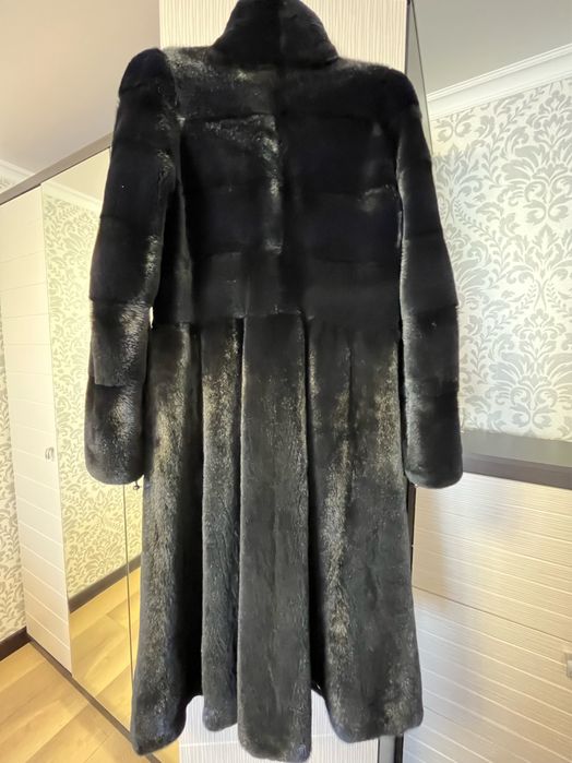 Продам норковую шубу