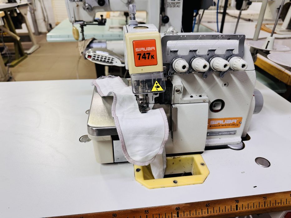 Masina de surfilat SIRUBA 747 cu 4 fire gata de utilizare la 220 v