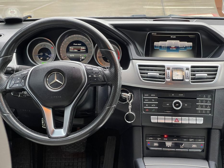 Mercedes Benz E    4 matic