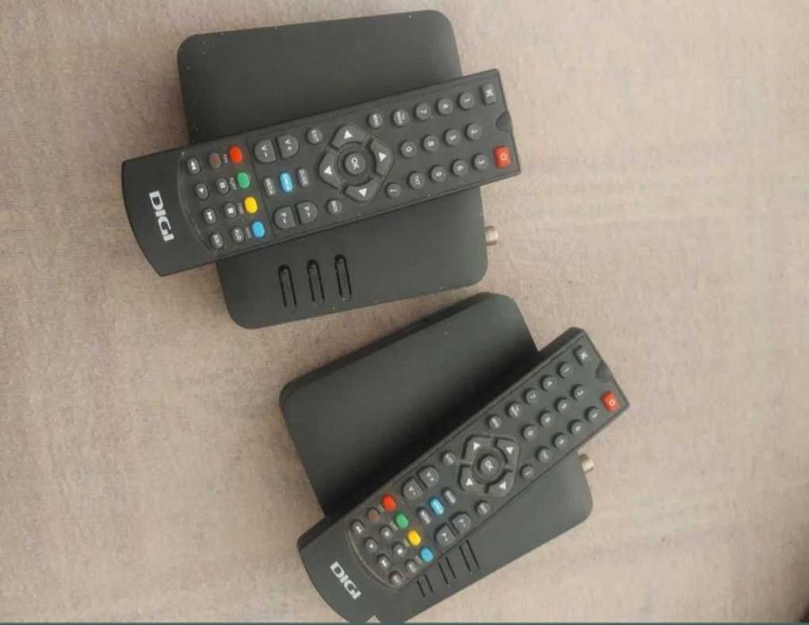Vând 2 Receiver receptor + telecomandă Digi Js21