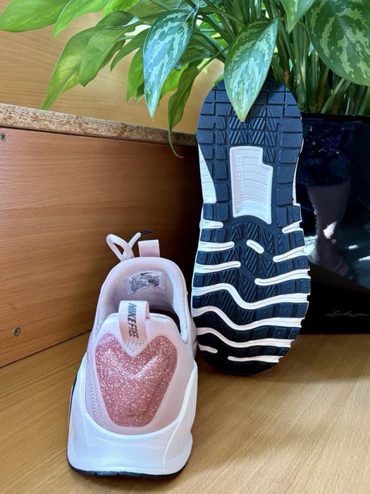 Женские кроссовки  NIKE ОРИГИНАЛ  39 размер