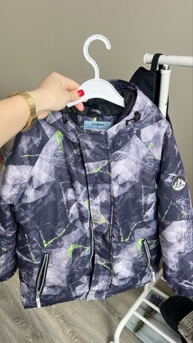 Продам куртку на мальчика