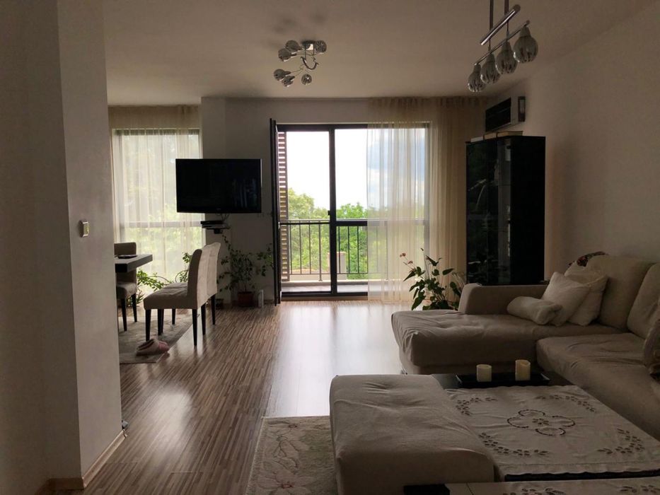 Дава се под наем Четиристаен апартамент в Варна, м-т Траката - 150 кв.м за 900 € - Снимка #1