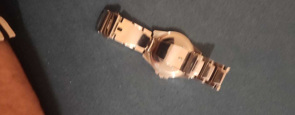 Продавам Часовник GUESS