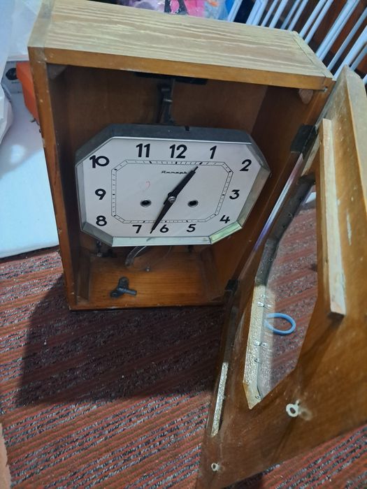 Старинные часы Янтарь