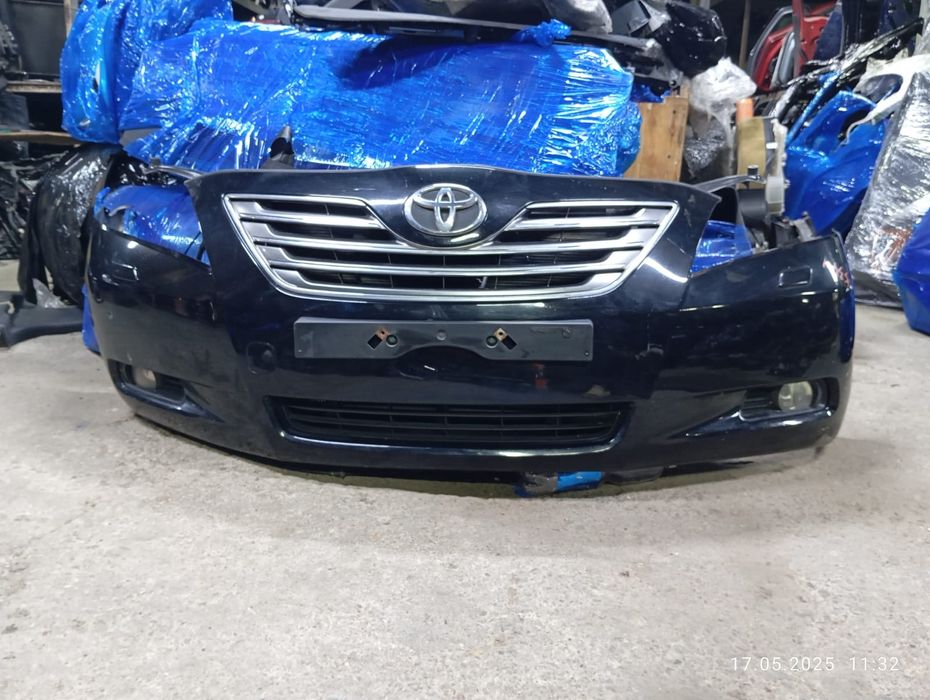 Передний бампер на Тойота Камри 40