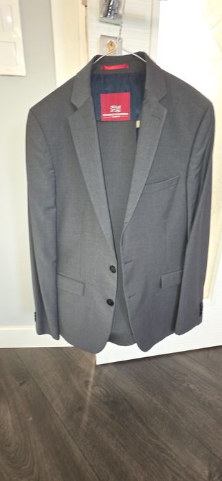 Мъжки Костюм ! Нов!FINSHLEY & HARDING!Размер М, slim fit!