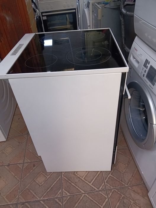 Свободно стояща печка с керамичен плот Gram 2 години гаранция!