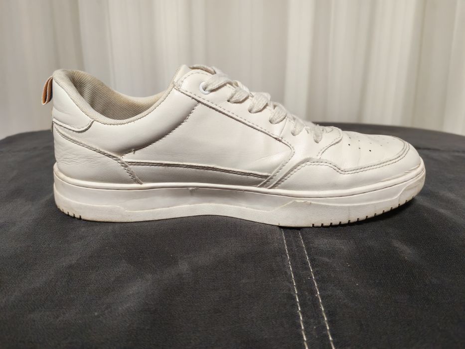 Pantofi casual albi , marimea 44