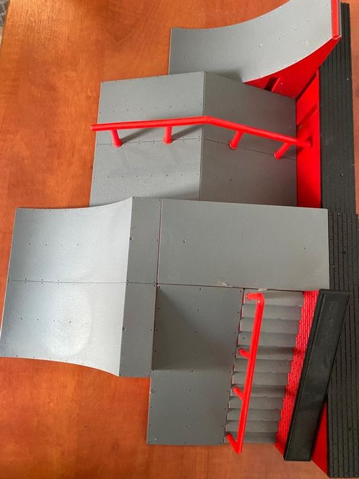 Продам игрушечный скейтпарк