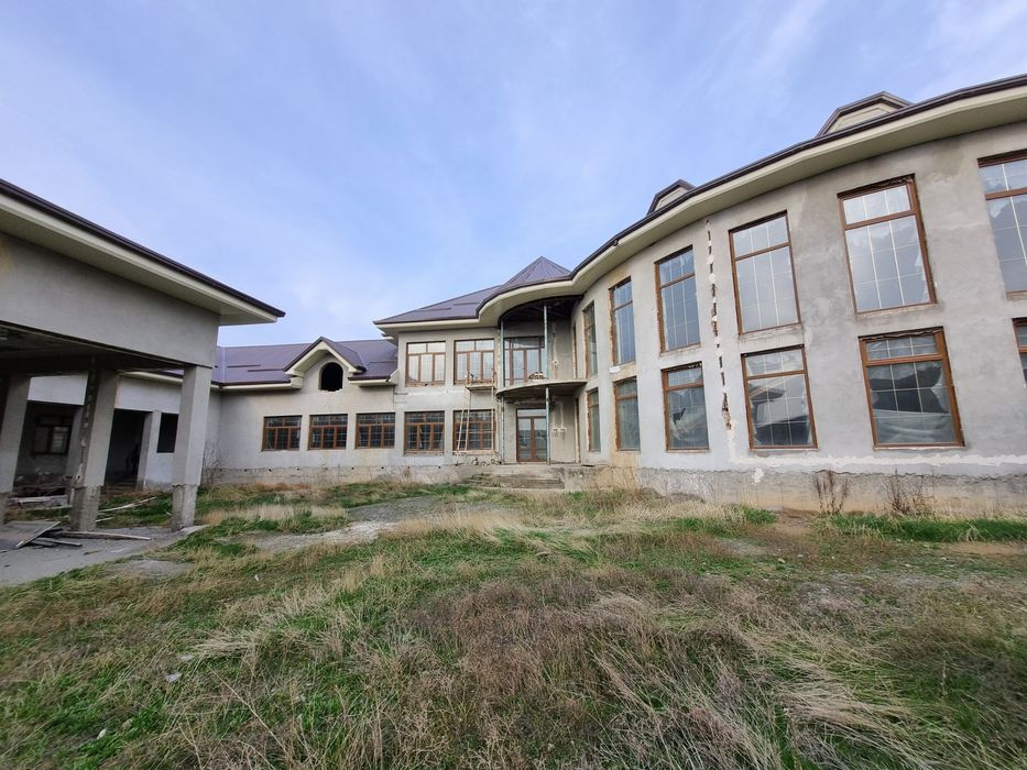 Yer Uy Sotiladi  (18sot)