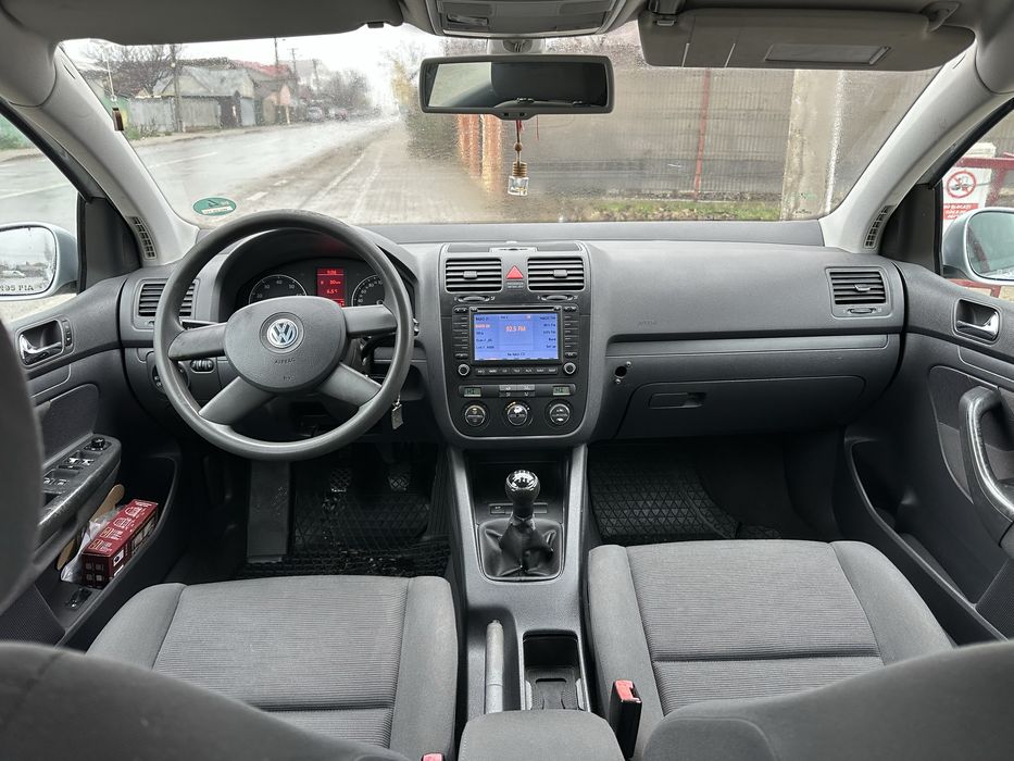 Golf 5 - 1.6 fsi - 115 cp - Clima - Navi - Senzori - Computer de bord