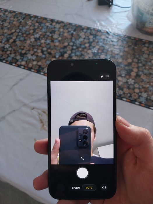 IPhone 13 в идеальном состоянии.