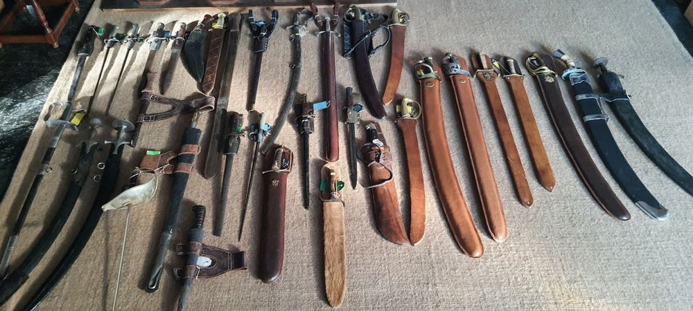 Săbii baionete armuri milităria medievale