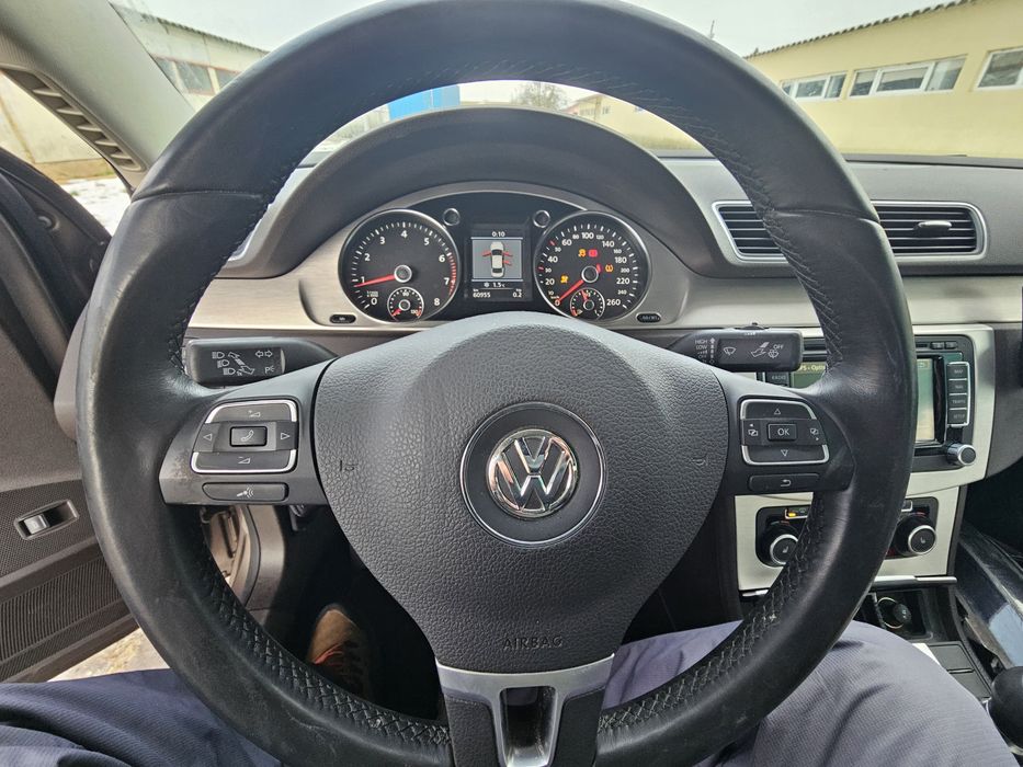 Vand dezmembrez vw passat B7  , 60000 km , 1.8 tsi , 160 cp ,  AVARIAT