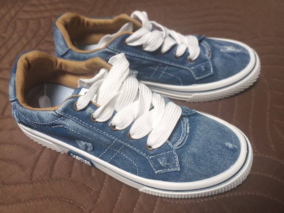 Нови дънкови кецове 44