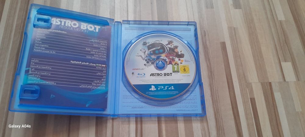 Vând ochelari vr PlayStation cu 2 jocuri Astro Bot+Rigs