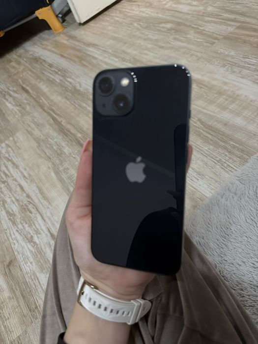 Продавам iPhone 13 128bg